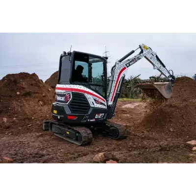 Bobcat E27 Minibagger bei Baustellenarbeiten - Baumaschinen-Vermietung